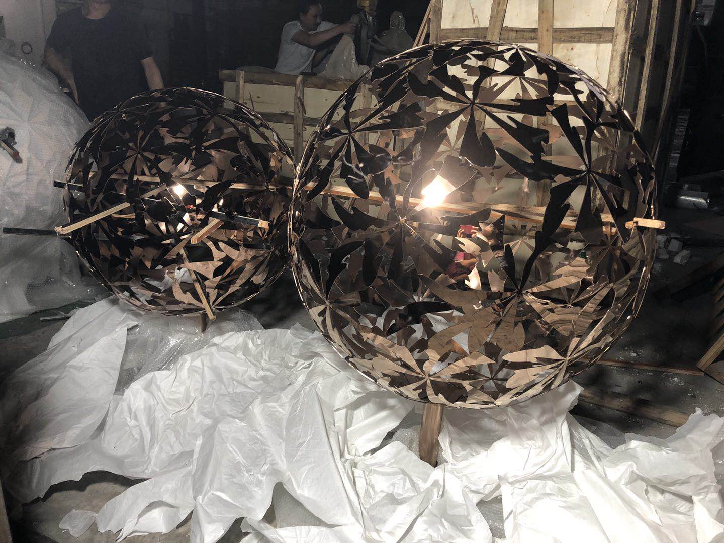不锈钢镂空圆球雕刻